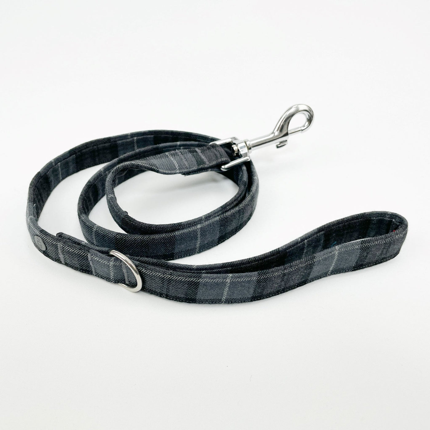 Dog lead in classic Tartan print in charcoal grey.