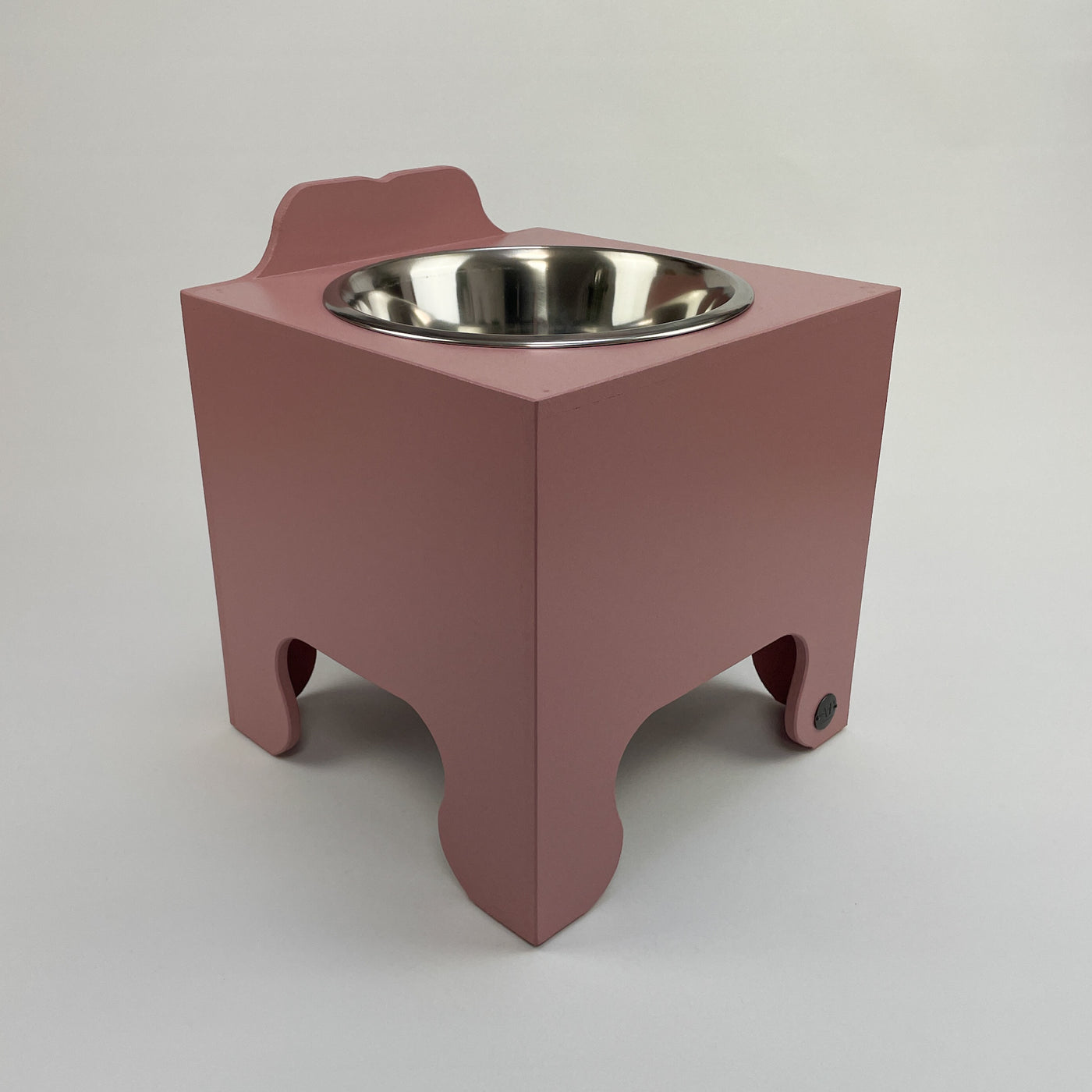 Raised dog feeder for a single dish, in blush pink