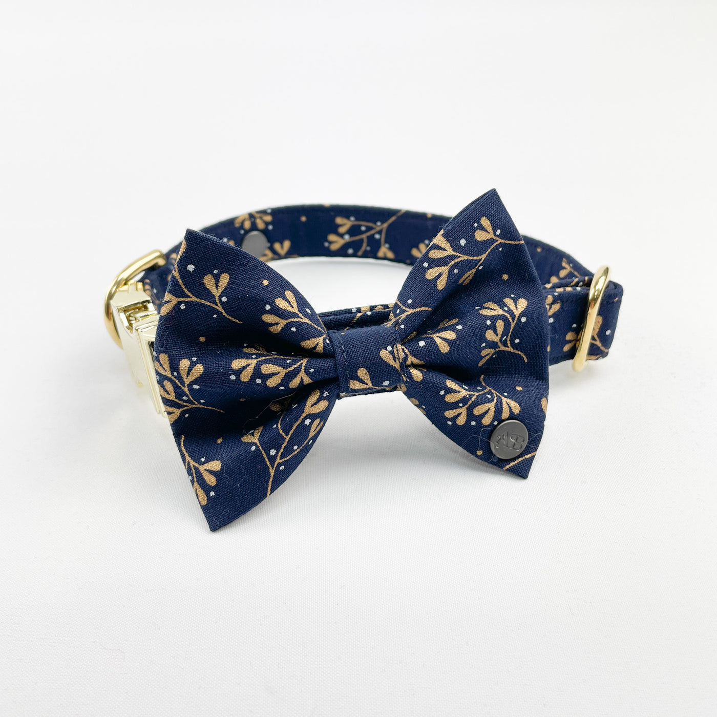 Navy mistletoe bow tie on matching dog collar