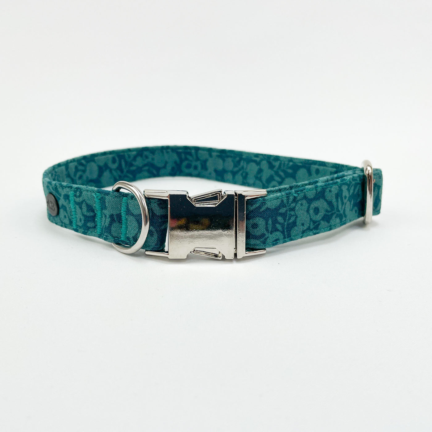 Liberty autumn emerald dog collar with a silver buckle