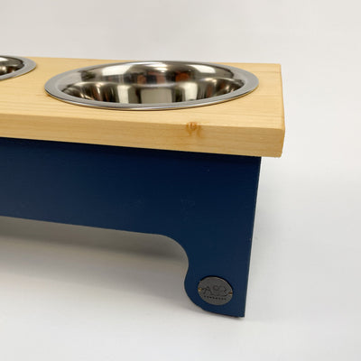 Pine Top Raised Bowl Feeding Stand in navy.