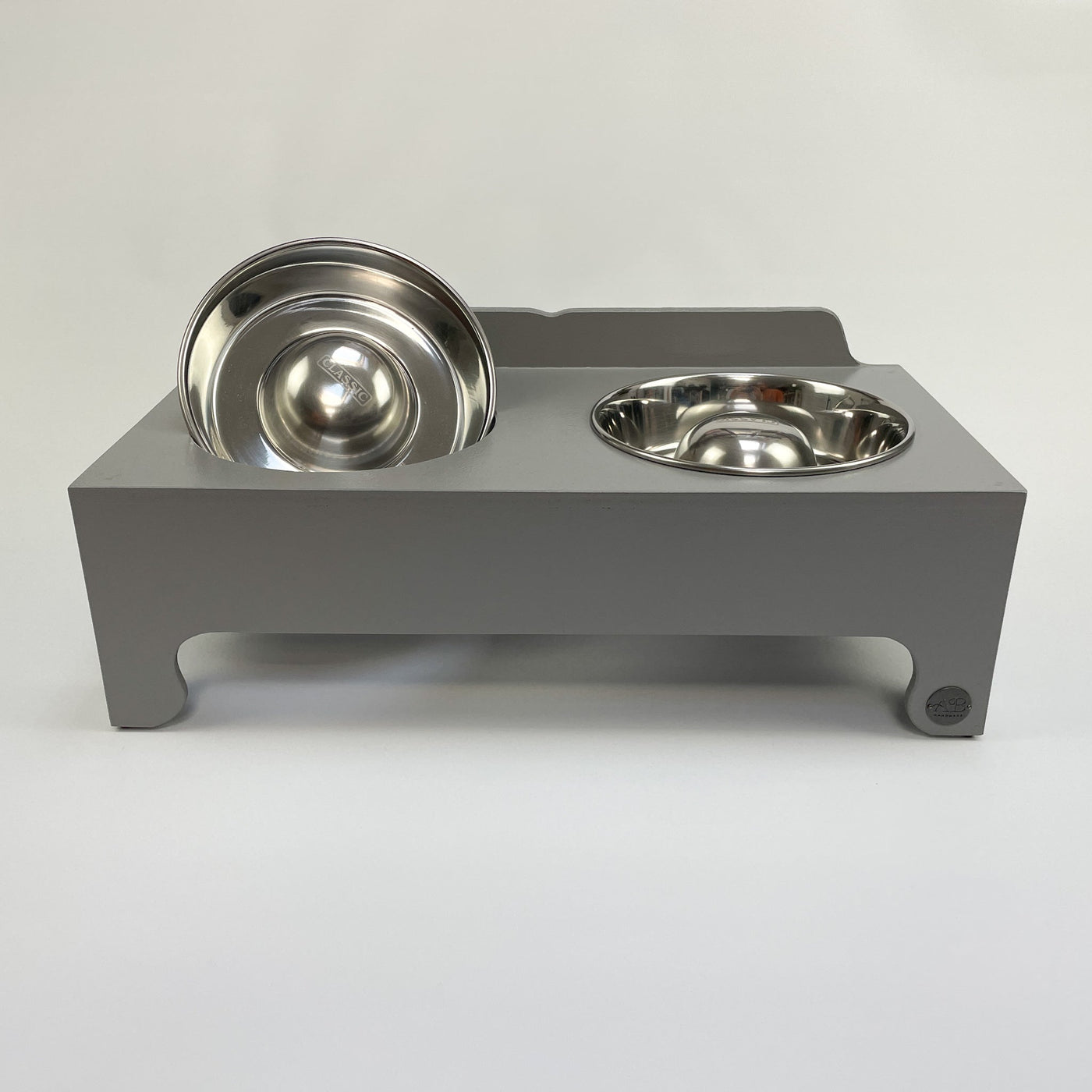 Stainless steel slow feed dishes in a grey medium/large rasied feeder.