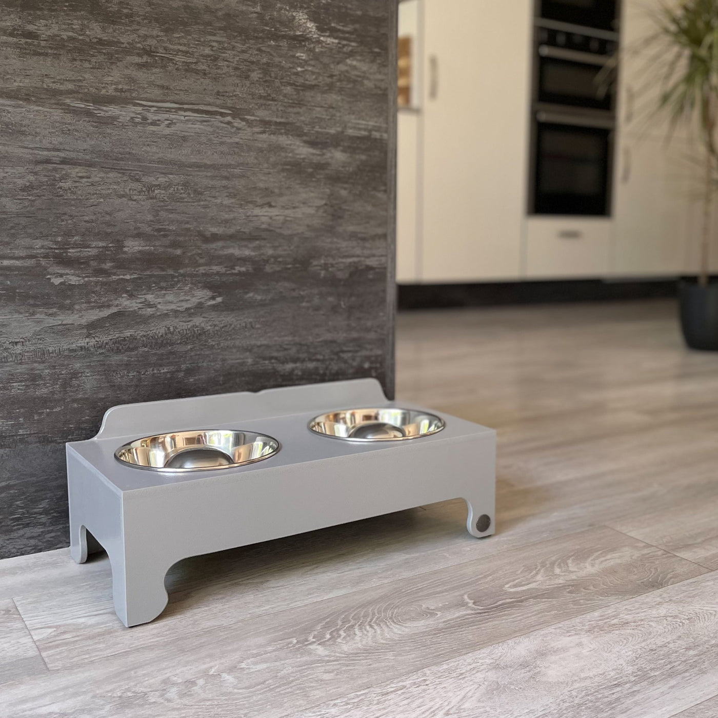Grey medium/ large slow raised feeder