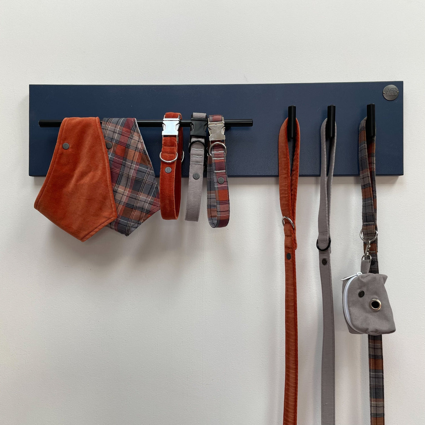 Small, navy single-rail Dog Lead Station.